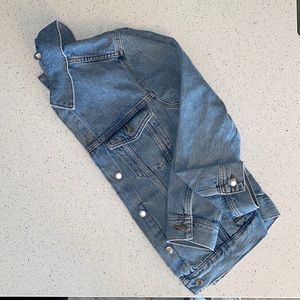 Divided Light blue wash denim jacket. Size: XS